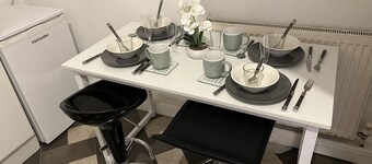 Guesthouse-2br-parking-wifi-toiletriesprovided