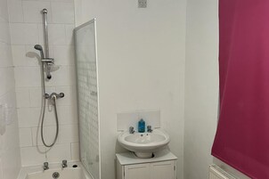 House | Bathroom | Shower, towels