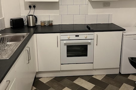 House | Private kitchen | Fridge, microwave, oven, stovetop