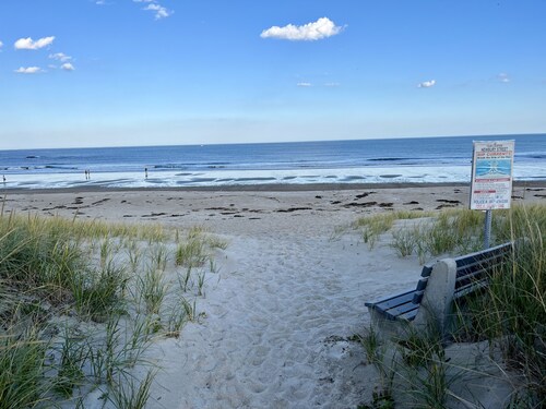 Sunshine House steps from Beach!