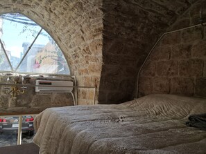 Free WiFi, bed sheets - 1 Bedroom Studio Double bed Batroun old Souk (Batroun)