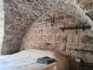 Studio, 1 Queen Bed | Spa - 1 Bedroom Studio Double bed Batroun old Souk (Batroun)