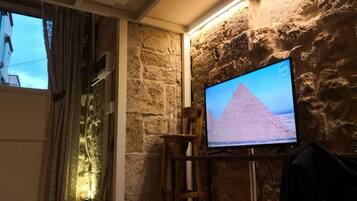 Studio, 1 Queen Bed | Interior