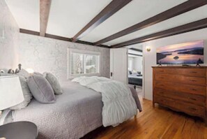 3 Schlafzimmer, Schreibtisch, Bügeleisen/Bügelbrett, Reisekinderbett