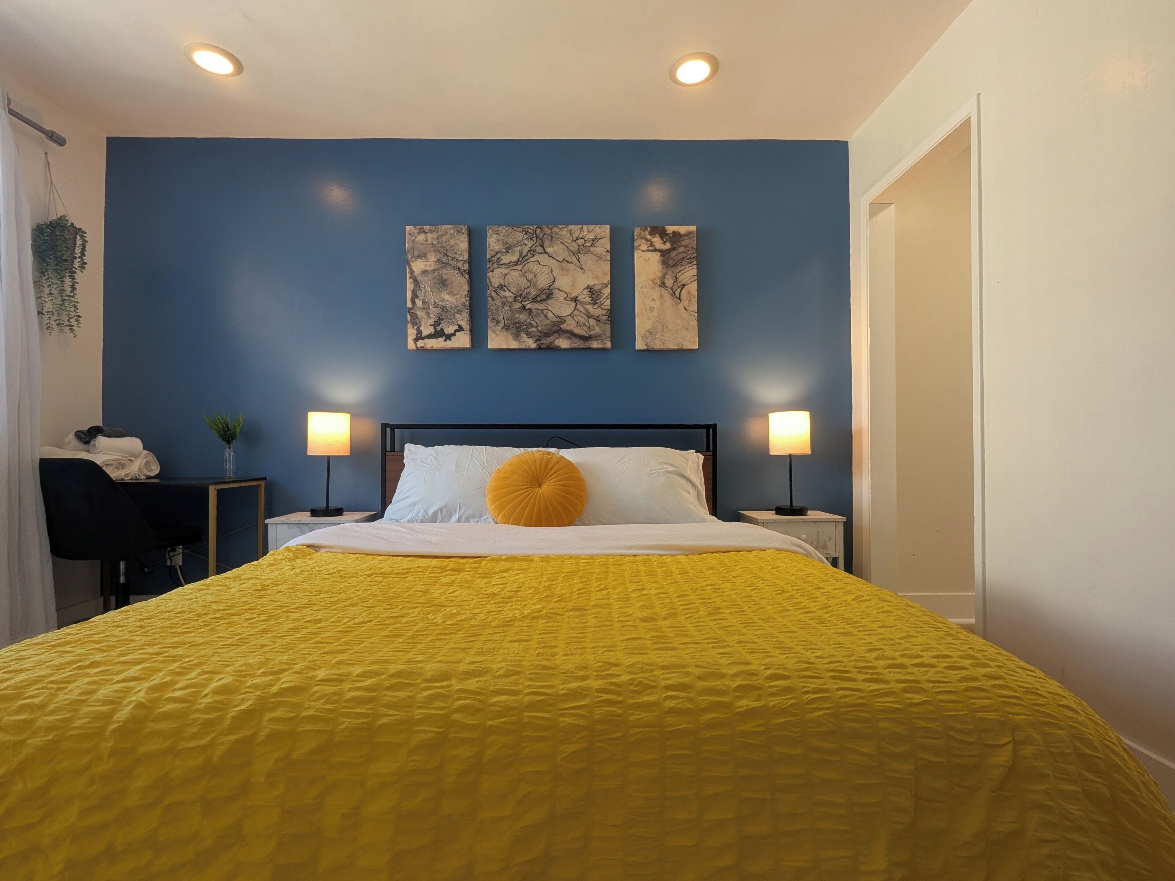 3 bedrooms, desk, iron/ironing board, travel crib