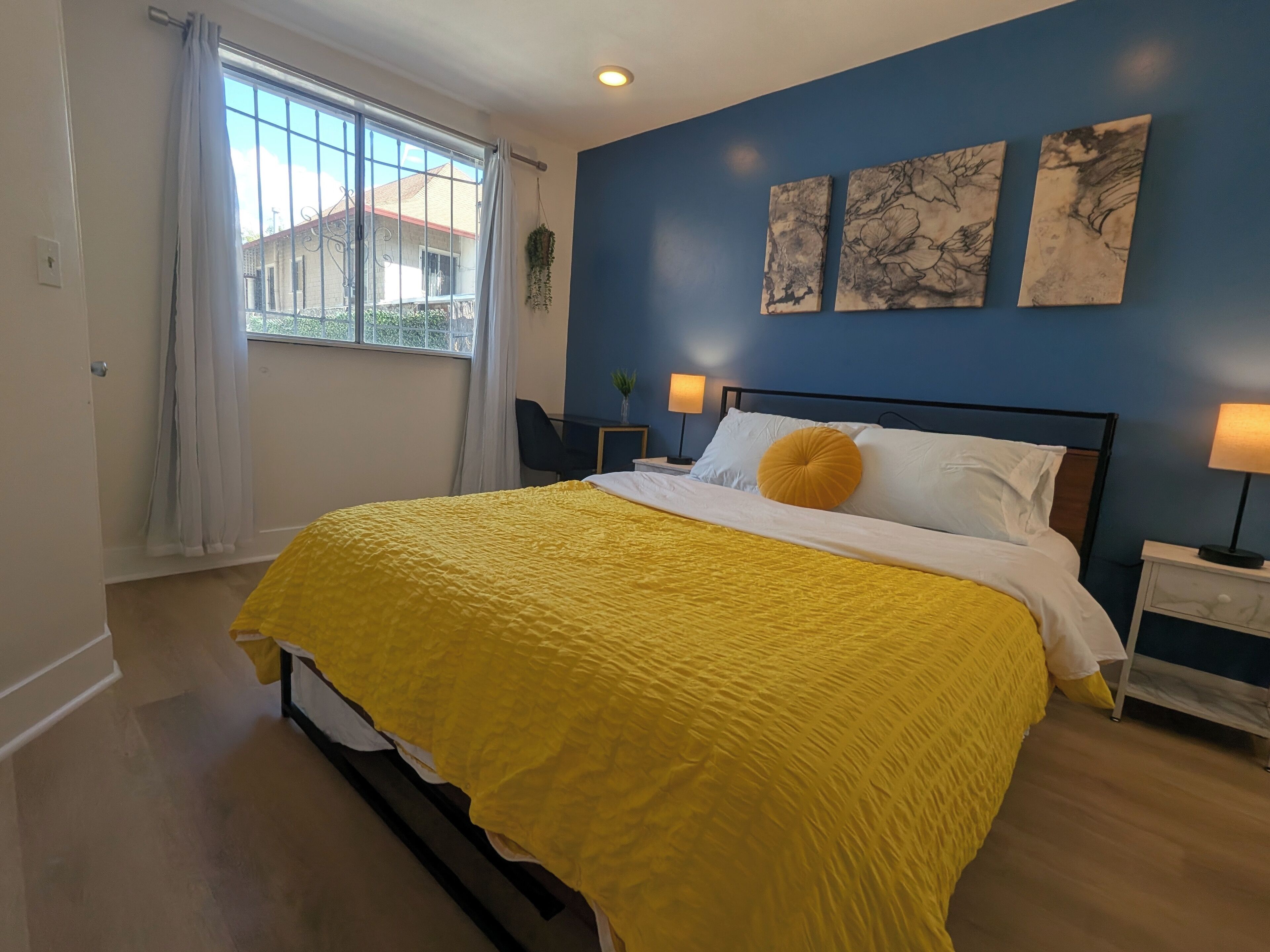 3 bedrooms, desk, iron/ironing board, travel crib