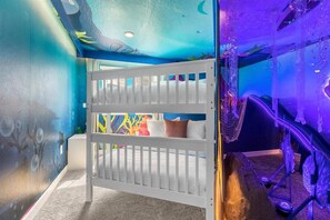 8 bedrooms, travel cot, WiFi, bed sheets
