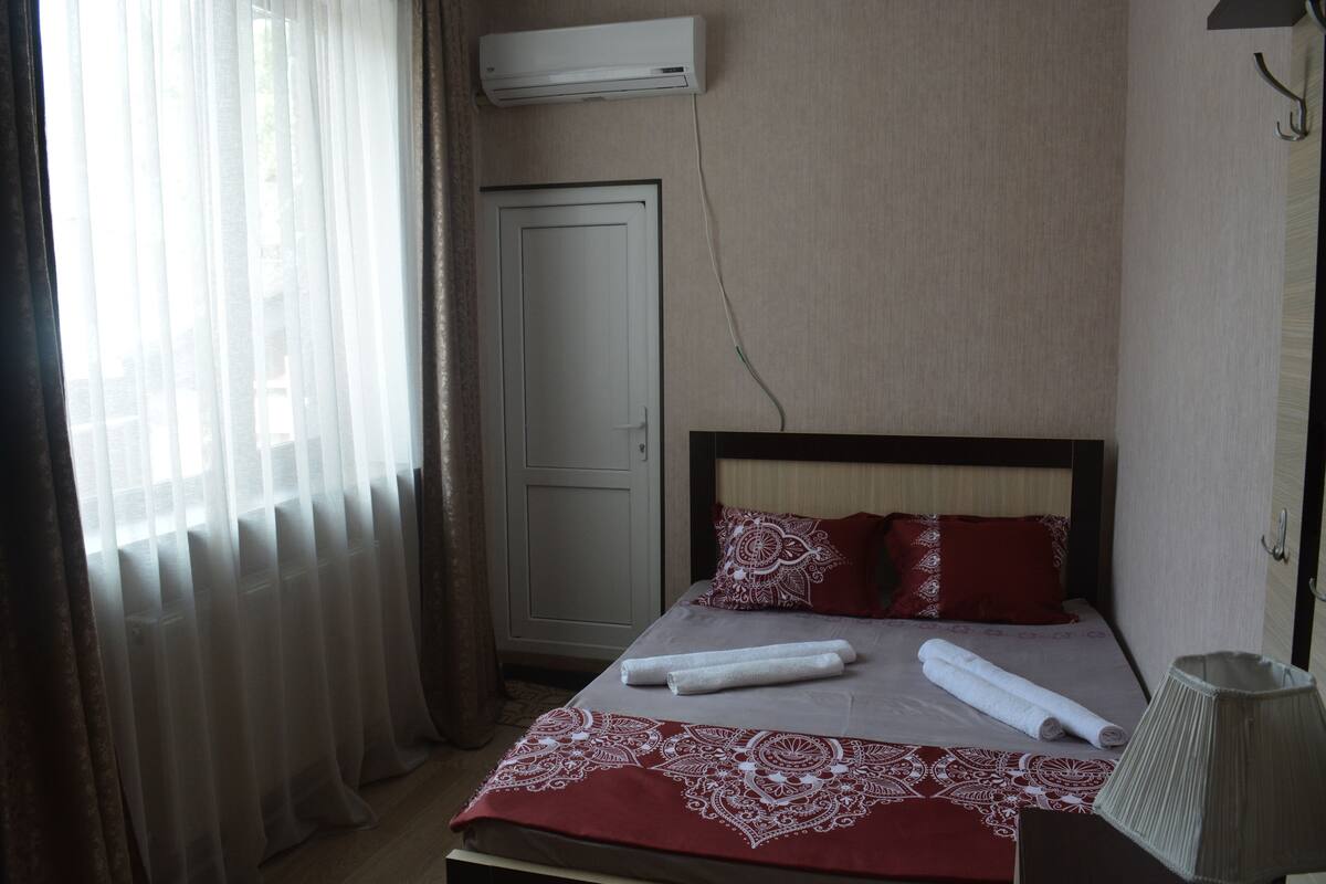 Basic Double Room | Desk, WiFi (free), individually furnished