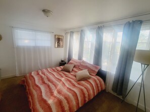 4 chambres, fer et planche  à repasser, Wi-Fi gratuit, draps fournis