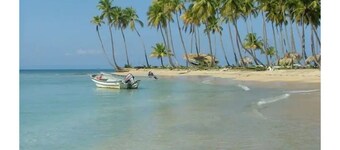 Lovely 2 bed condos 5 minutes away from the beach,