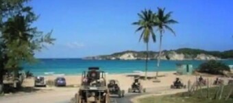 Lovely 2 bed condos 5 minutes away from the beach,