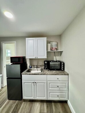 Fridge, microwave, cookware/dishes/utensils, paper towels - Cozy Remodeled Studio Near the Beach (Clearwater)