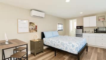 1 habitación, tabla de planchar con plancha, wifi y ropa de cama