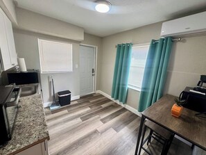 Paper towels - Sea La Vie! 3 miles from the beach • Pets Welcome (Clearwater)