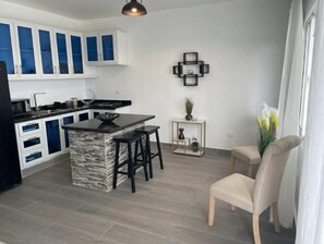 Fridge, oven, stovetop, cookware/dishes/utensils