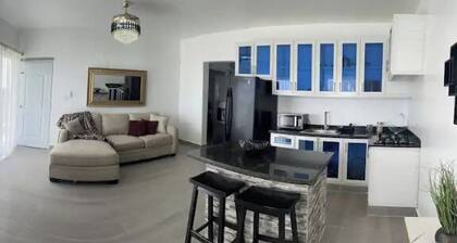 Lovely 2 bed with a beach view.