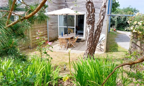 Walking distance to the sea, peaceful chalet sleeps 4