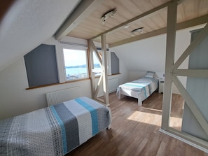 2 bedrooms, iron/ironing board, free WiFi