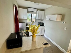 Private kitchen - Seascape! Studio Apt near the Beach• Pets Welcome (Clearwater)