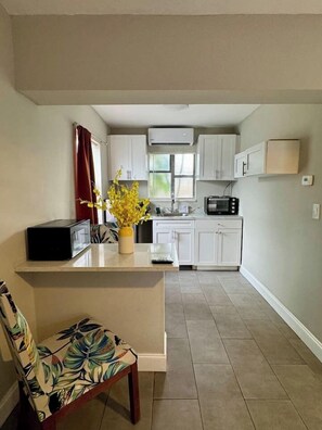 Private kitchen - Seascape! Studio Apt near the Beach• Pets Welcome (Clearwater)