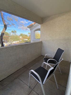 Terrace/patio - Serene 3BR TH with Pool| Steps to Nature Getaway! (Phoenix)