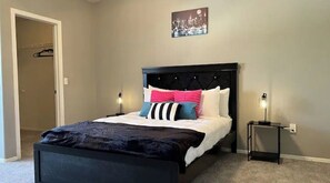 3 bedrooms, desk, iron/ironing board, travel crib