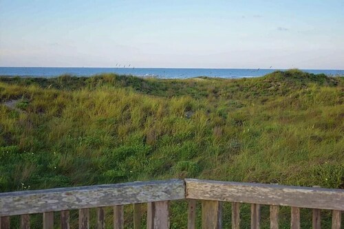 Condo with amazing porch overlooking the beach