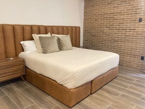 Iron/ironing board, free WiFi, bed sheets - Punto Panamericano  (Zapopan)