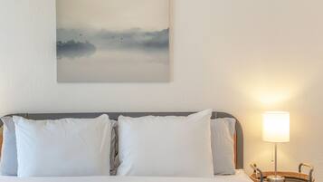 2 bedrooms, desk, iron/ironing board, travel crib