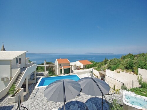 Villa Blanka - Six Bedroom Villa with Swimming Pool and Sea View