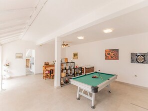 Games room - Villa Blanka - Six Bedroom Villa with Swimming Pool and Sea View (Podgora)
