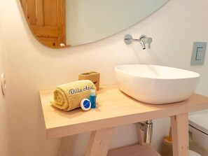 Hair dryer, towels