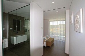 6 Schlafzimmer, Bügeleisen/Bügelbrett, kostenloses WLAN, Bettwäsche