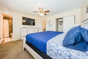 4 bedrooms, desk, iron/ironing board, travel cot