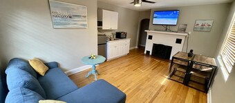 Beach is calling and I must go! One Bedroom APT 7 min drive to the beach