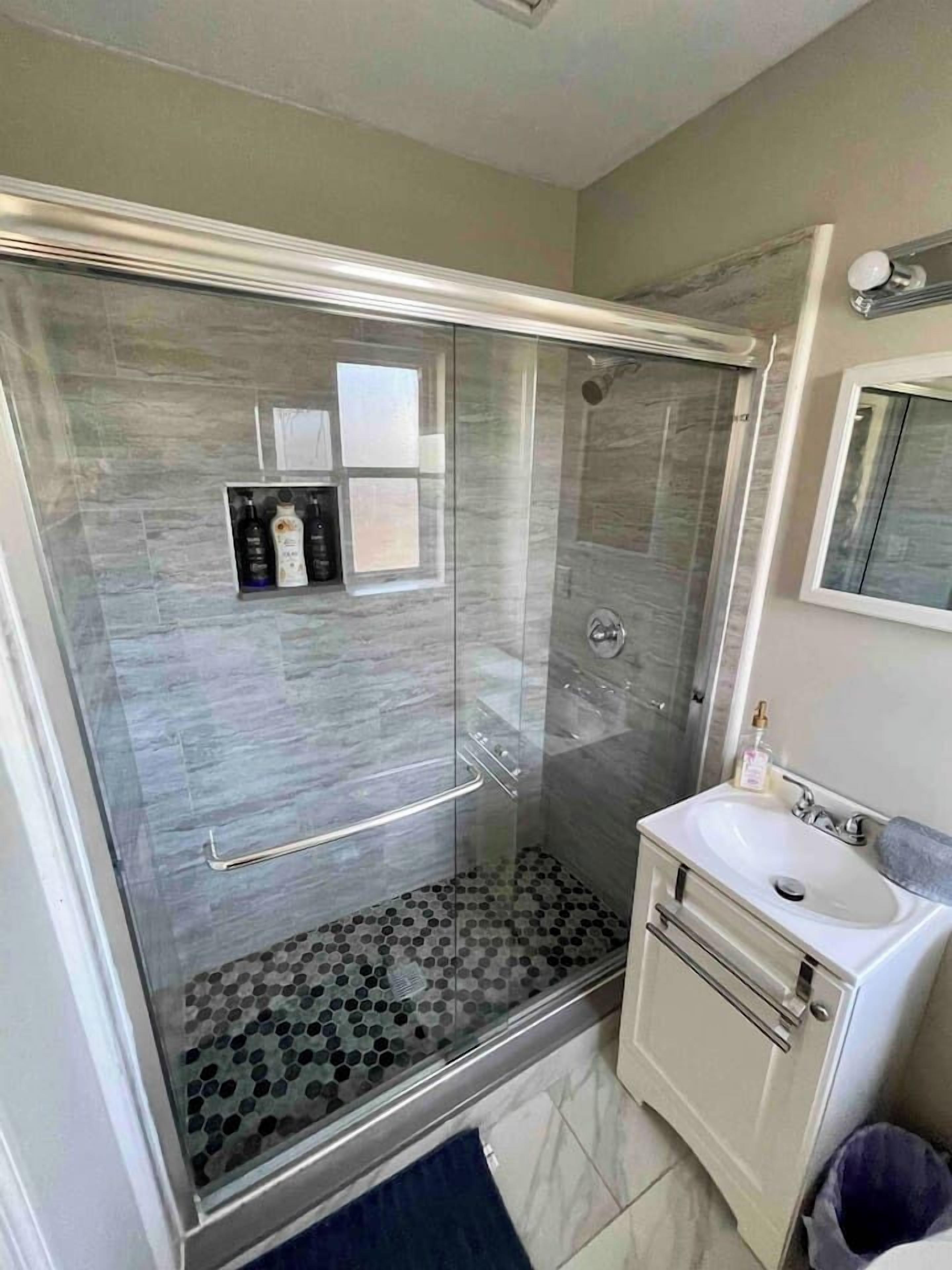 Shower, hair dryer, towels