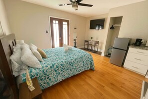 1 bedroom, free WiFi - Comfortable and Stylish Studio Near the Beach (Clearwater)