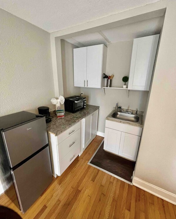 Fridge, microwave, coffee/tea maker, toaster