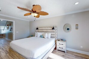 4 bedrooms, iron/ironing board, Internet, bed sheets