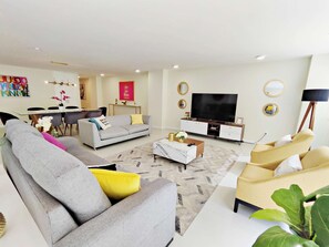 TV - Masaryk Reach at Polanco's Heart: 4 Bedrooms 3 BT (Ciudad de México)