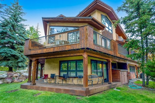 Incredible 3BR mountain view -  steps to ski bus - fireplaces