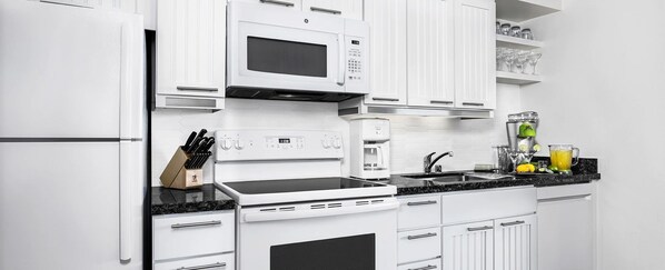 Fridge, microwave, oven, stovetop - 1BD/Vegas - Margarita Maker, Pools, Hot tubs! (Las Vegas)