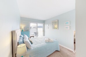 3 soverom, strykejern/-brett, internettilgang og sengetøy