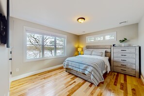 3 bedrooms, iron/ironing board, Internet, bed sheets