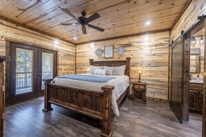 5 bedrooms, desk, iron/ironing board, travel crib - Hot Tub, Fire Pit, Games, Arcade, Ping Pong, 3 Kings, Central Hochatown! (Broken Bow)