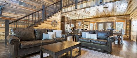 Smart-TV, Kamin, Tischfußball, Tischtennisplatte