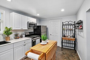 冰箱、微波炉、烤箱、炉灶