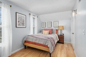 2 bedrooms, iron/ironing board, WiFi, bed sheets