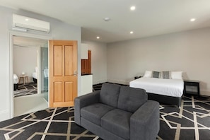 Family Room, Multiple Beds | Premium bedding, pillowtop beds, iron/ironing board, free WiFi