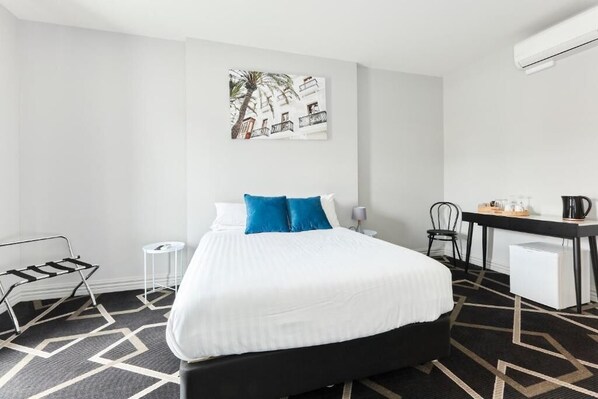 Kahden hengen superior-huone, 1 keskisuuri parisänky | Ylelliset vuodevaatteet, pillowtop-patjalliset sängyt